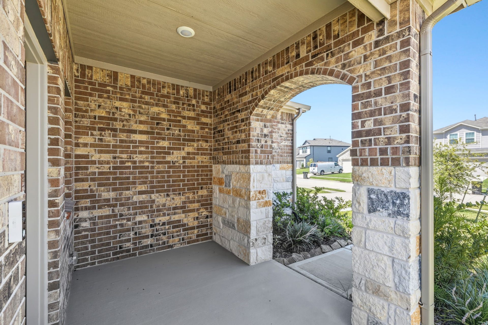 15222 Canyon Rapids Road, Conroe, TX 77302 FRONT PORCH