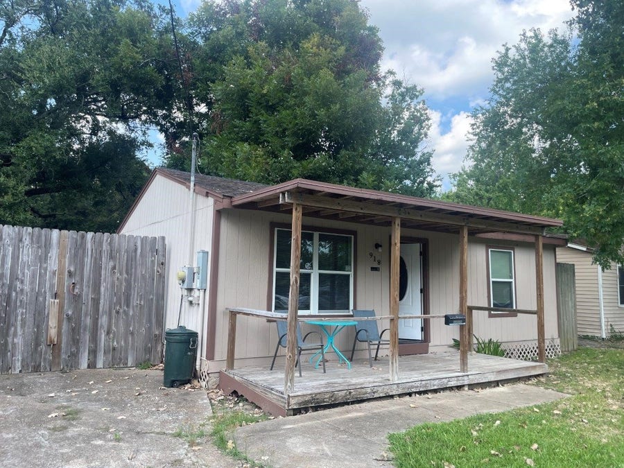 Property photo for 918 Maple Street, Clute, TX