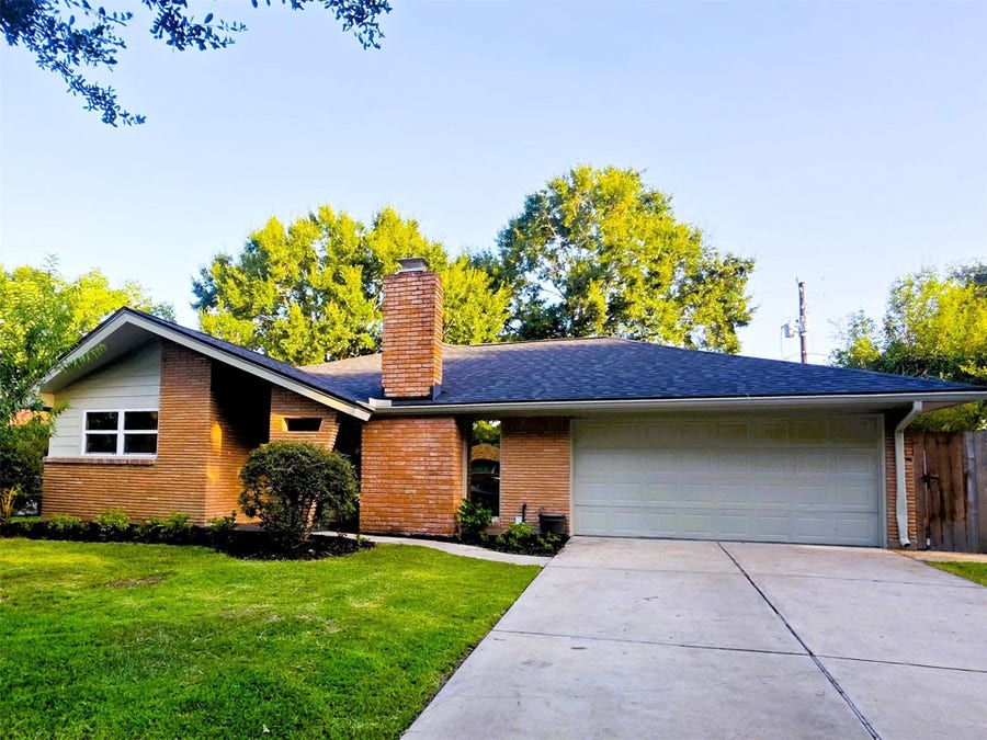 Property photo for 5315 Briarbend Drive, Houston, TX