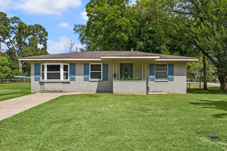 Property photo for 2439 S Austin Avenue, Pearland, TX