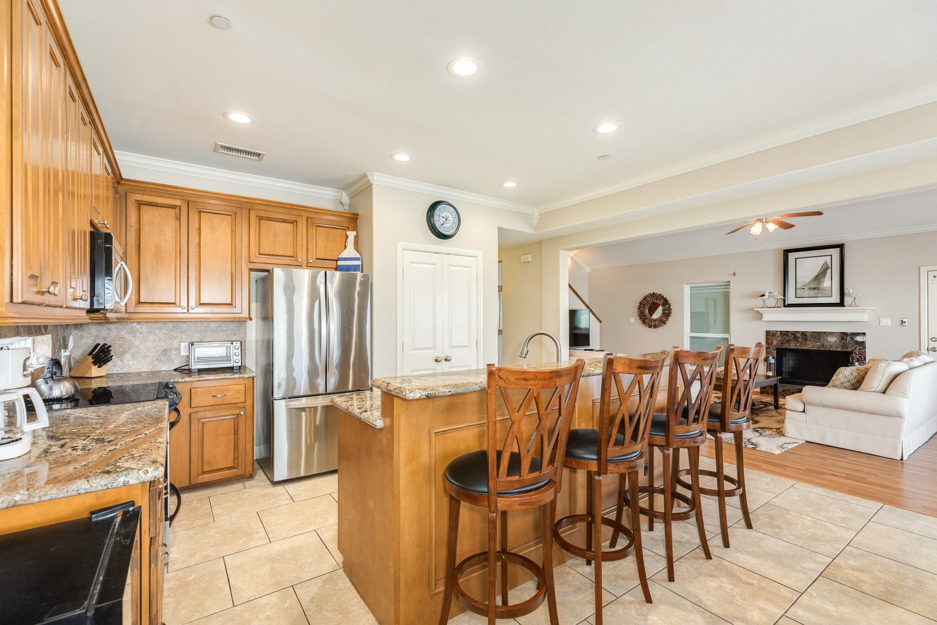 325 Admiral Circle, Tiki Island, TX 77554 This view shows you how close the living room is to the kitchen.