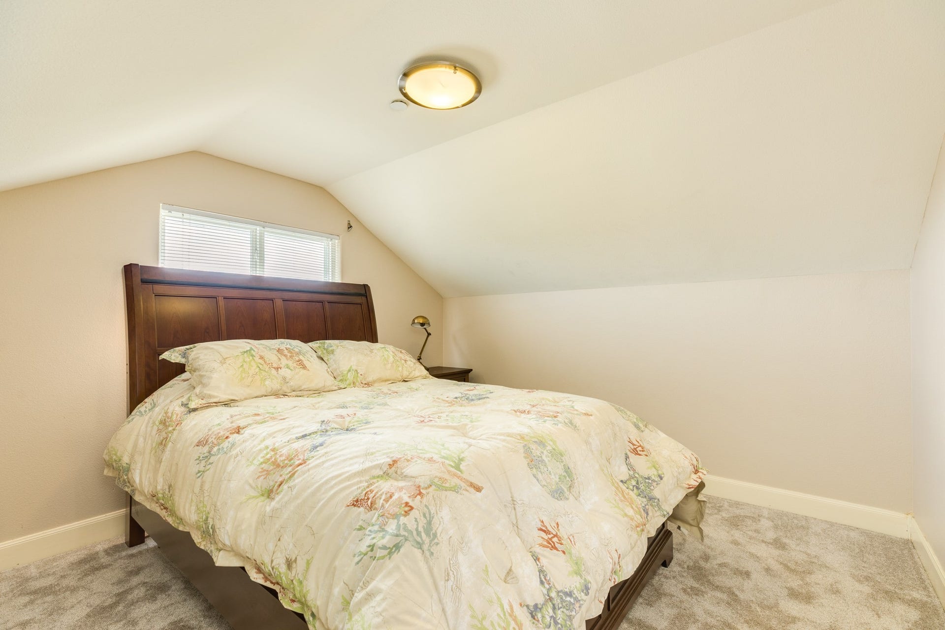 325 Admiral Circle, Tiki Island, TX 77554 On the upper level of the home, you will also find the 4th bedroom.