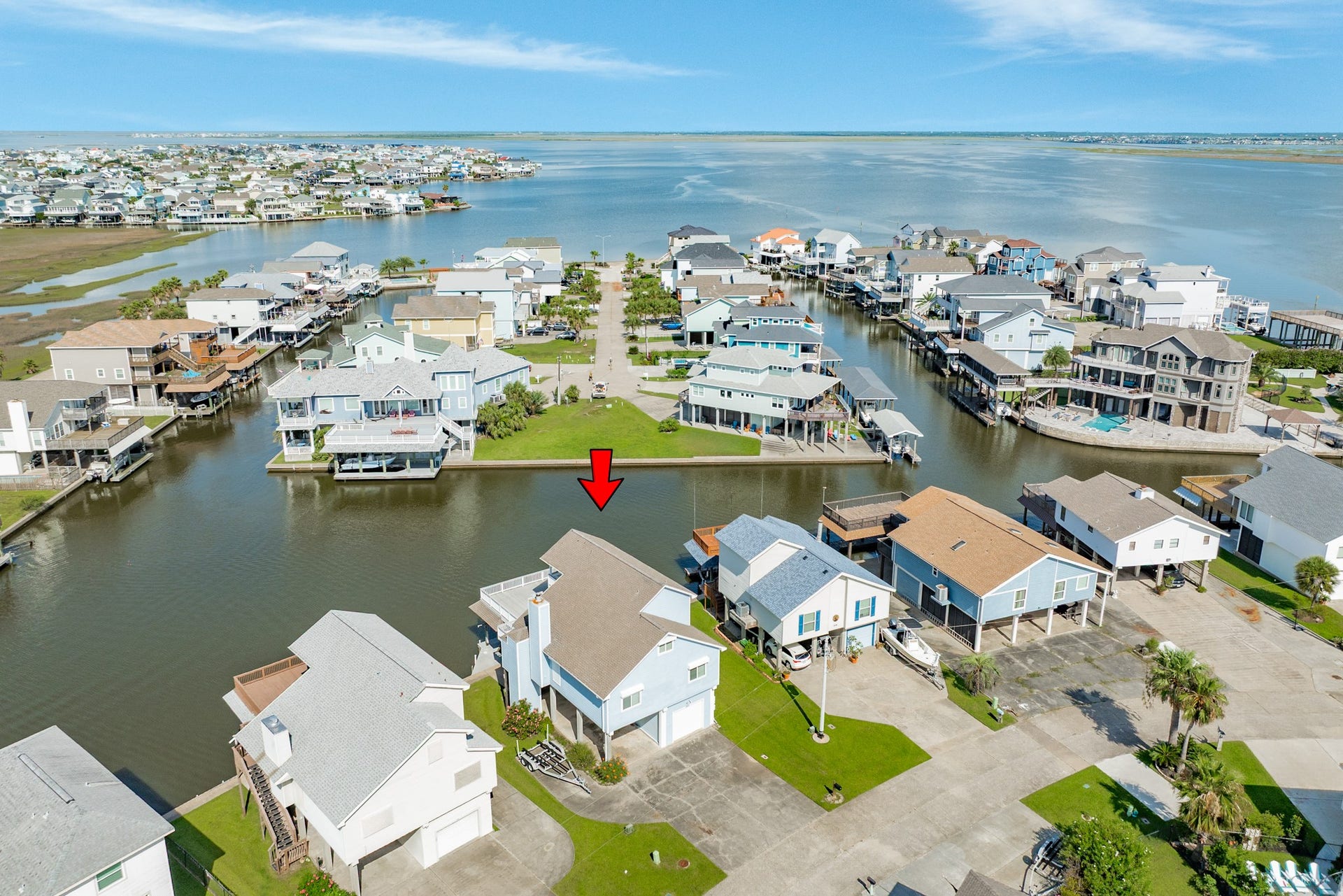 325 Admiral Circle, Tiki Island, TX 77554 Another view of proximity to West Galveston Bay, North and South Deer Islands and Confederate Reef close by, fish on!