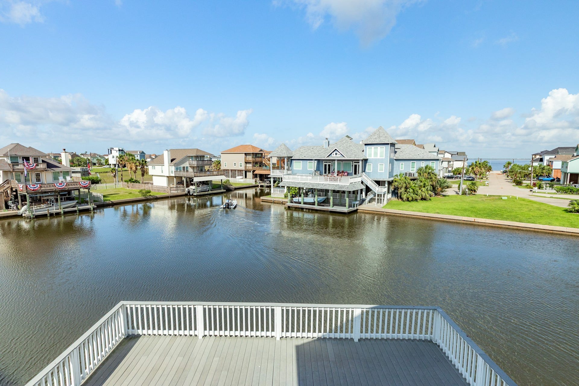 325 Admiral Circle, Tiki Island, TX 77554 What a view from the upper level deck.