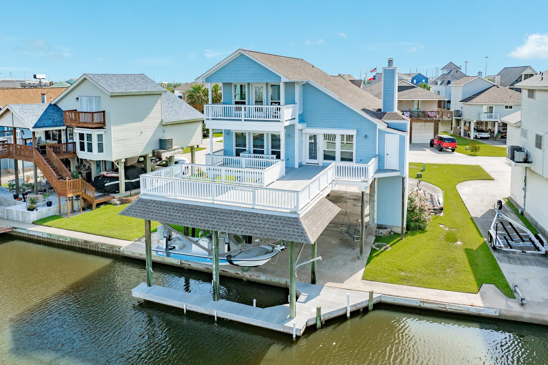 325 Admiral Circle, Tiki Island, TX 77554 Come enjoy the private deck outside of the primary suite. Ideal location to watch the sunset and catch the breezes off of the bay.