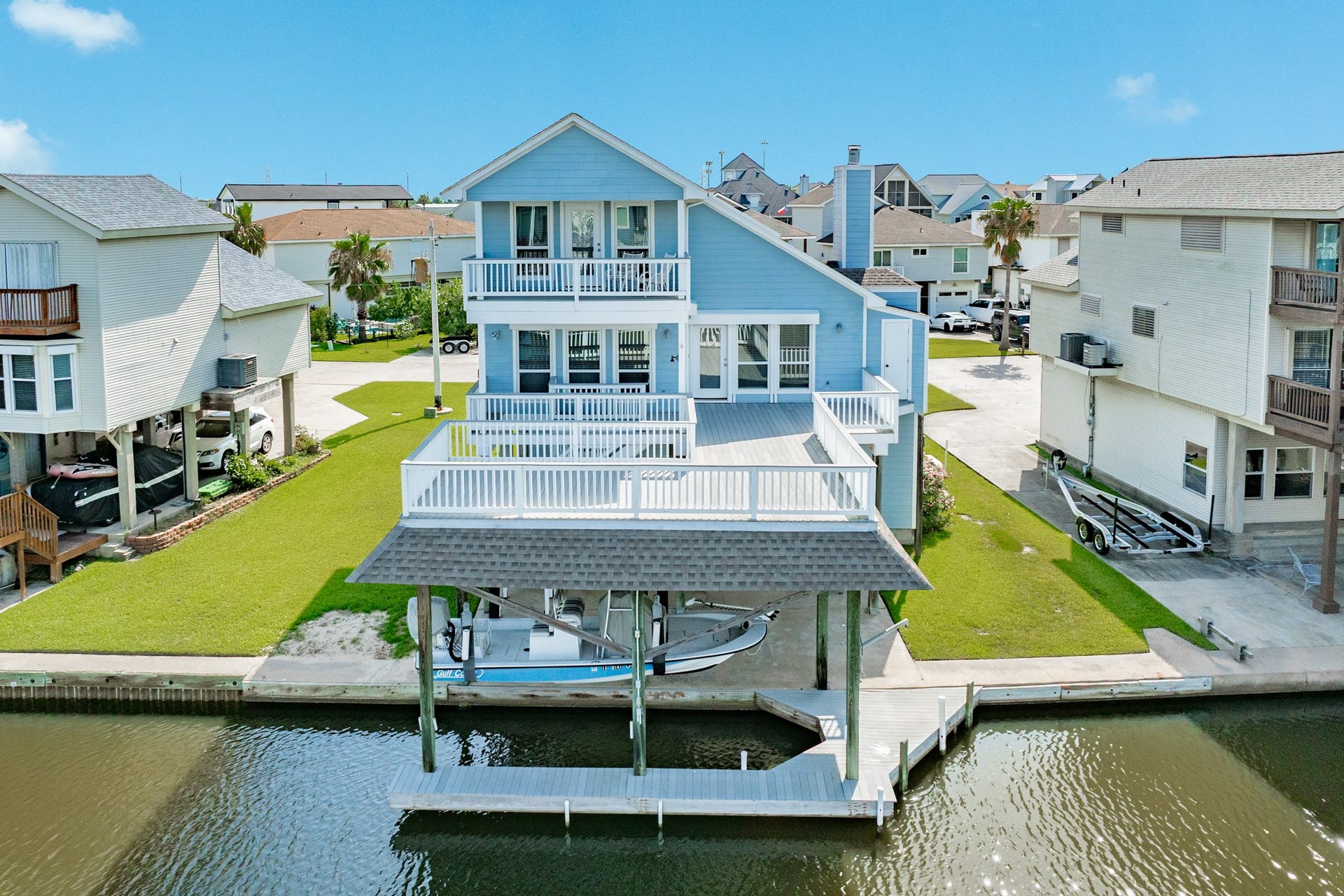 325 Admiral Circle, Tiki Island, TX 77554 325 Admiral Circle, a perfect 4 bedroom / 2 bath home with elevator and wood burning fireplace.