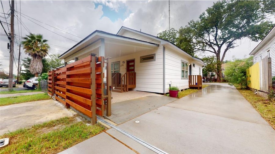 Property photo for 426 Middle Street, Houston, TX