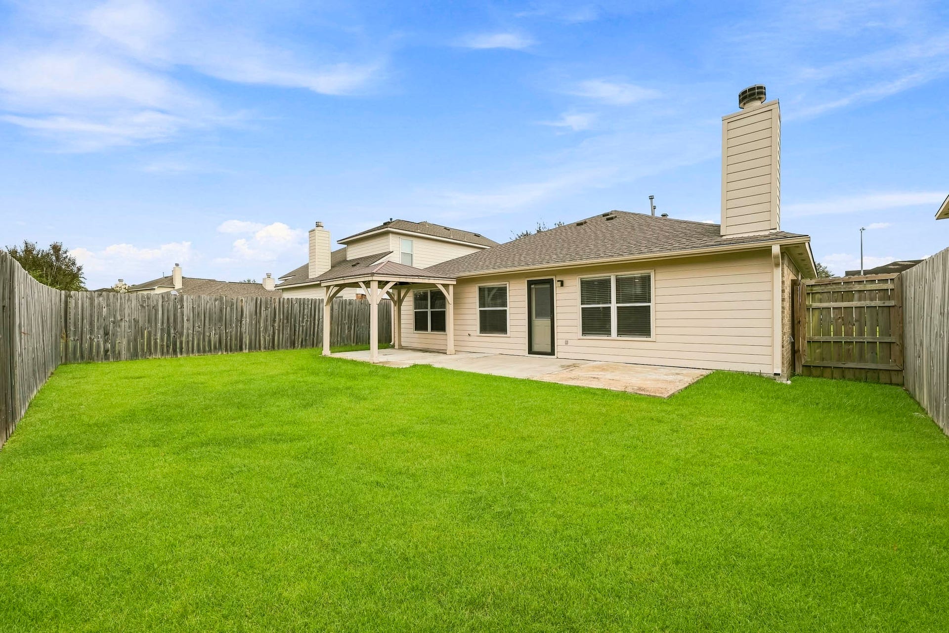 18126 Brightwood Park Lane, Richmond, TX 77407 Spacious backyard offers an open lawn with room for outdoor activities and entertaining.