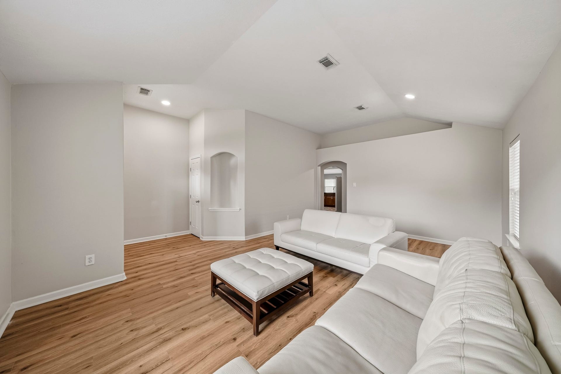 18126 Brightwood Park Lane, Richmond, TX 77407 Flex area offers additional space for lounging, working, or entertaining.