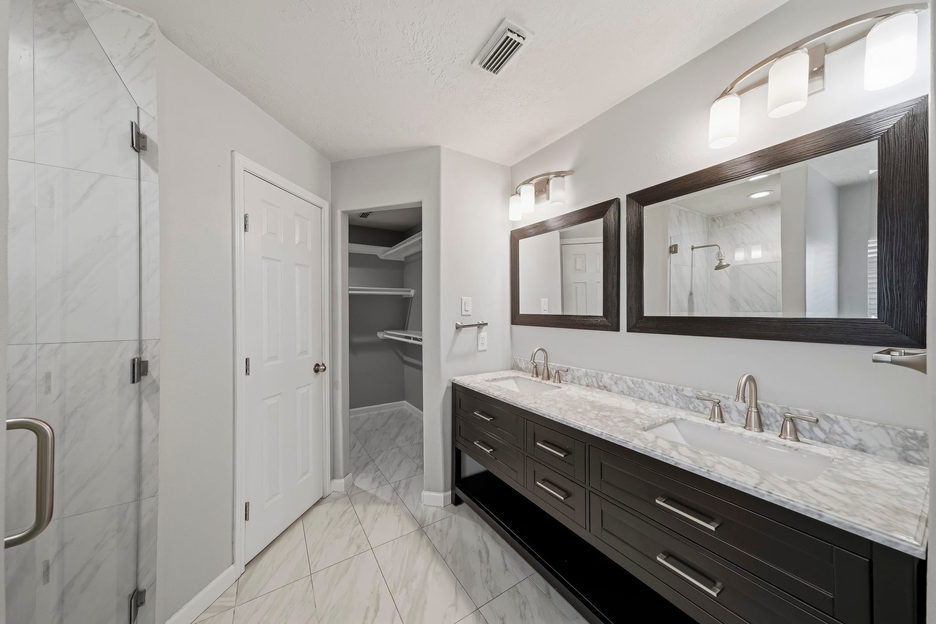 18126 Brightwood Park Lane, Richmond, TX 77407 Updated primary bath features a long dual-sink vanity with modern finishes.