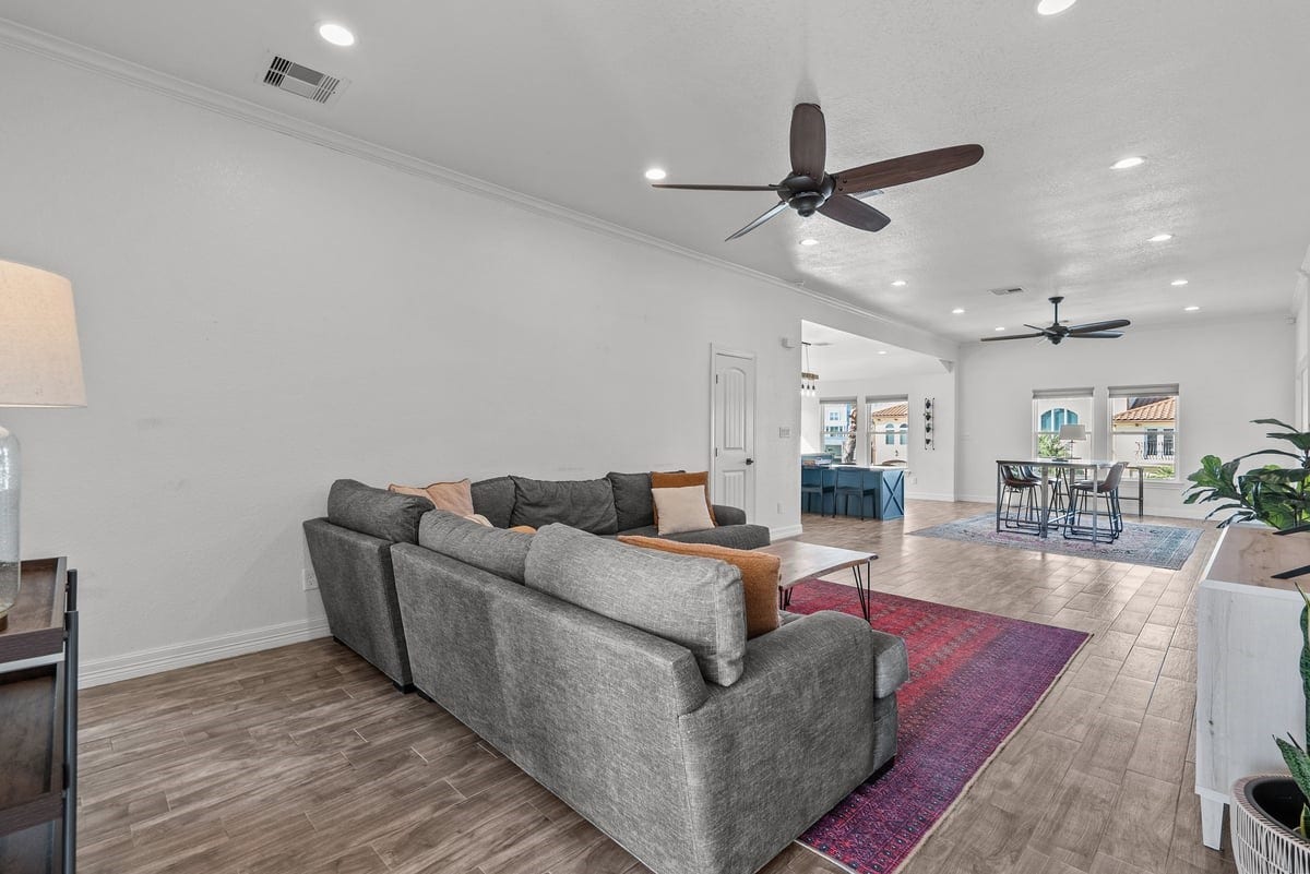 Light & Bright Grand Living Space