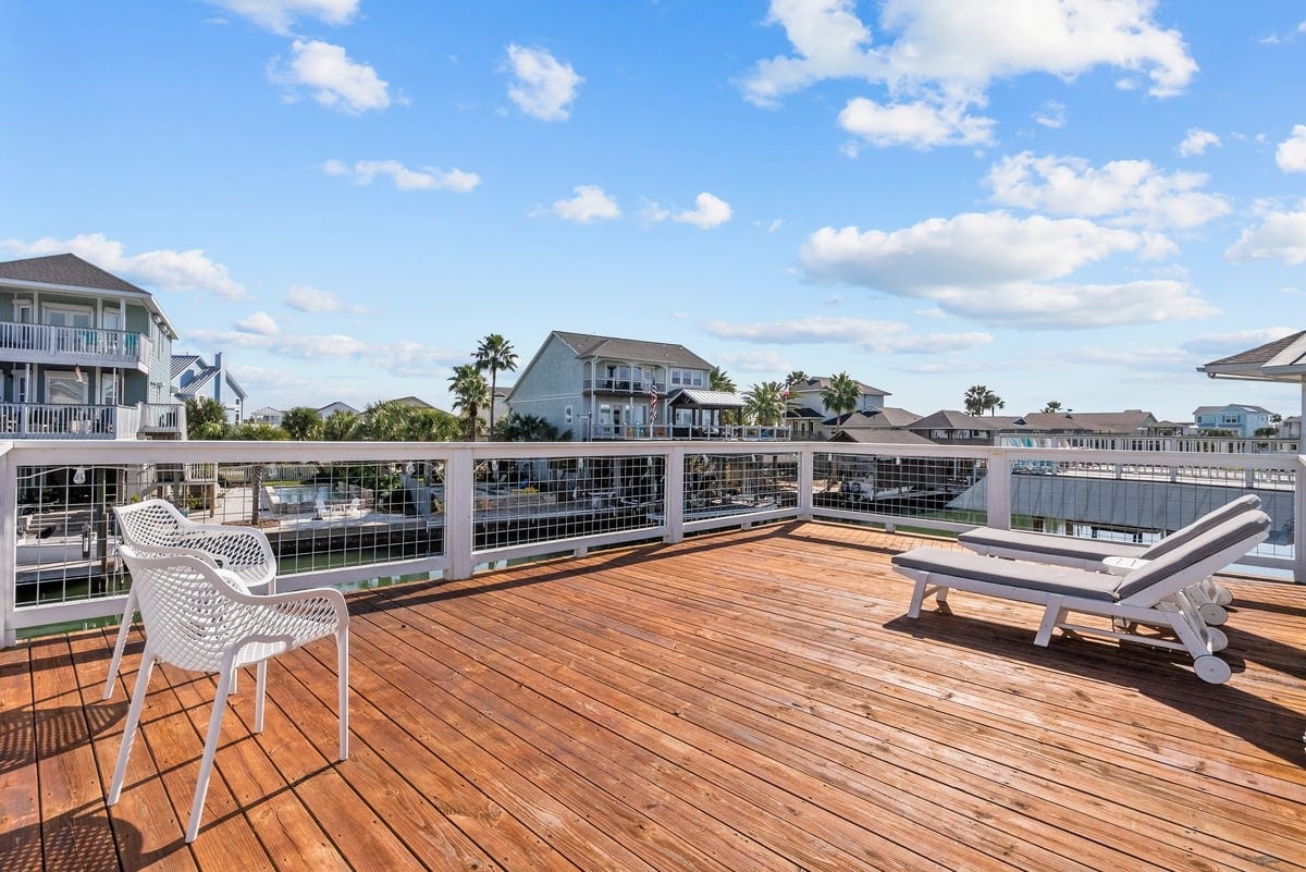 Massive Upper Deck! Stunning Views! Great for Entertaining, Sunbathing, Etc..
