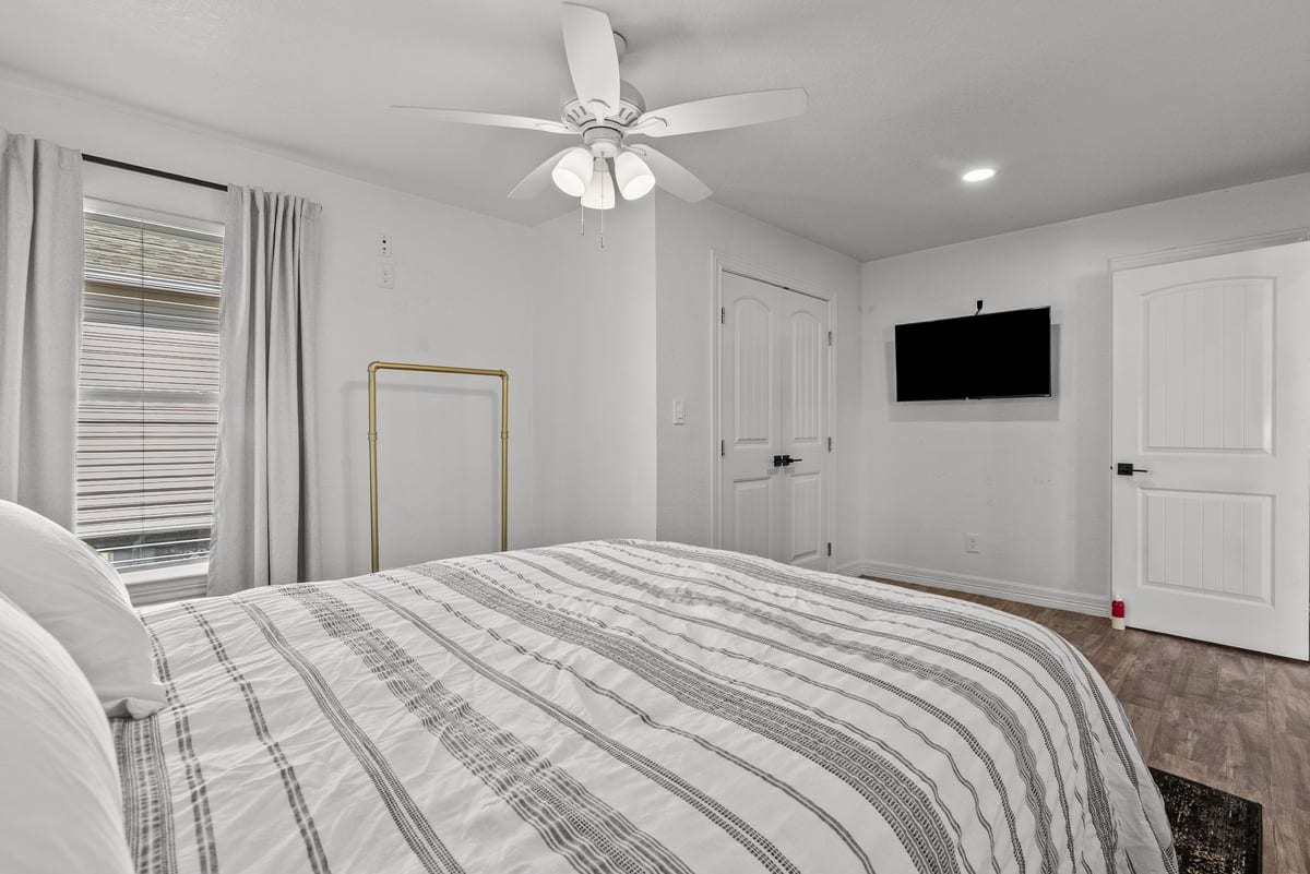 Extra large Secondary Bedroom
