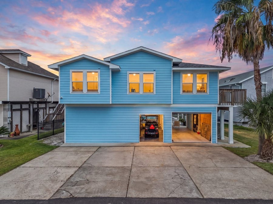 Property photo for 214 Sampan Drive, Tiki Island, TX