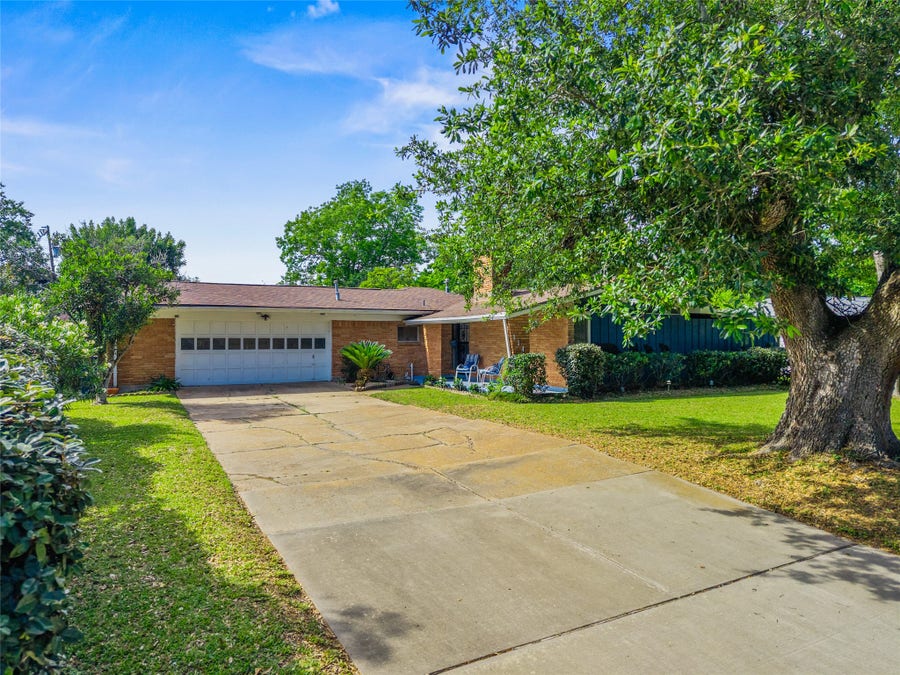Property photo for 114 20th Avenue, Texas City, TX