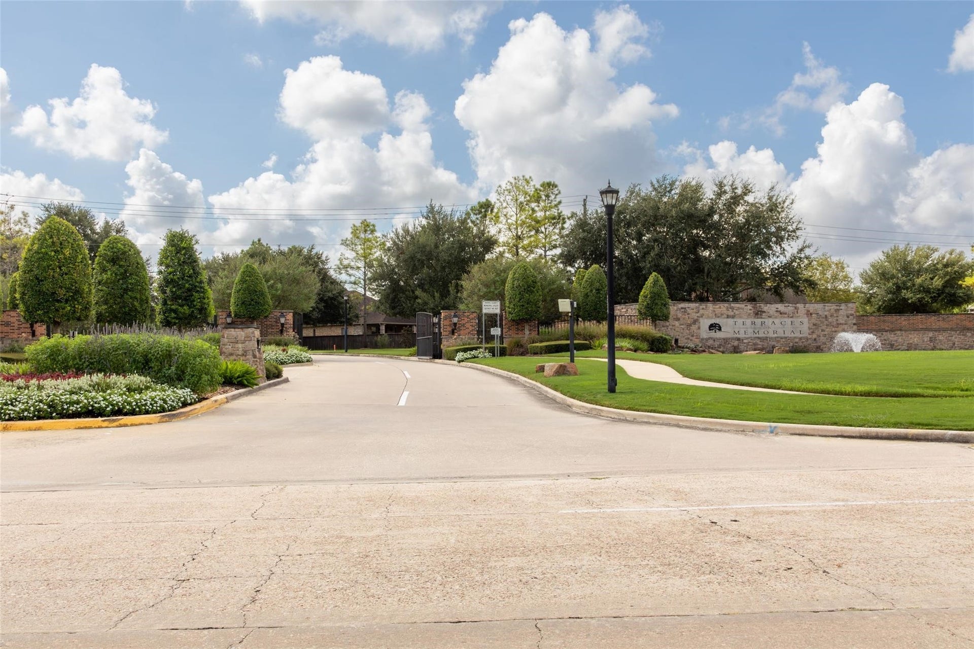 1126 Sopris Drive, Houston, TX 77077 1126 Sopris Drive, Houston, TX 77077