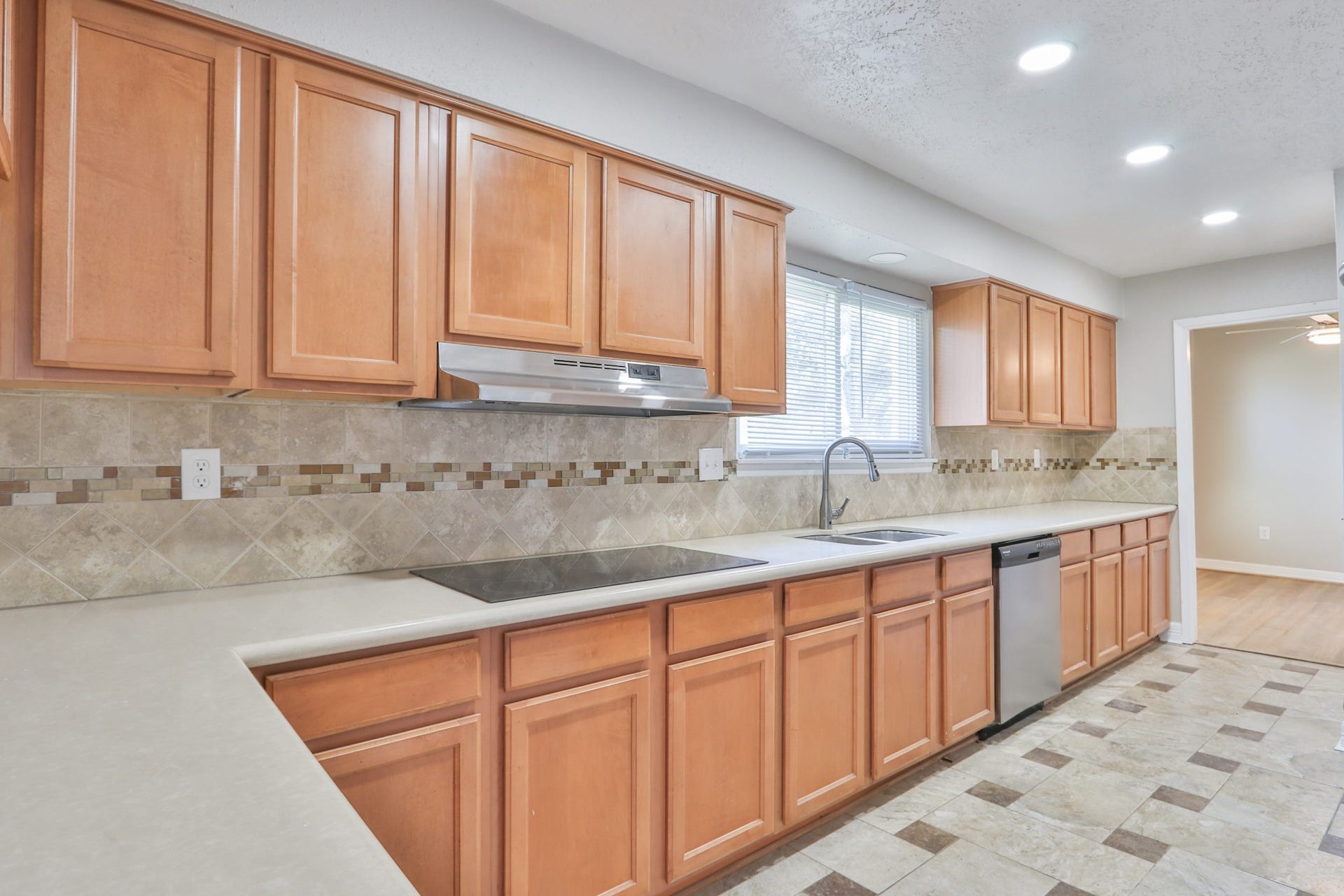 509 Belmont Drive, Friendswood, TX 77546 509 Belmont Drive, Friendswood, TX 77546