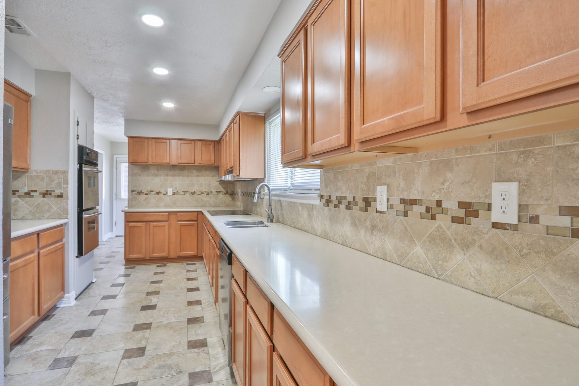 509 Belmont Drive, Friendswood, TX 77546 509 Belmont Drive, Friendswood, TX 77546