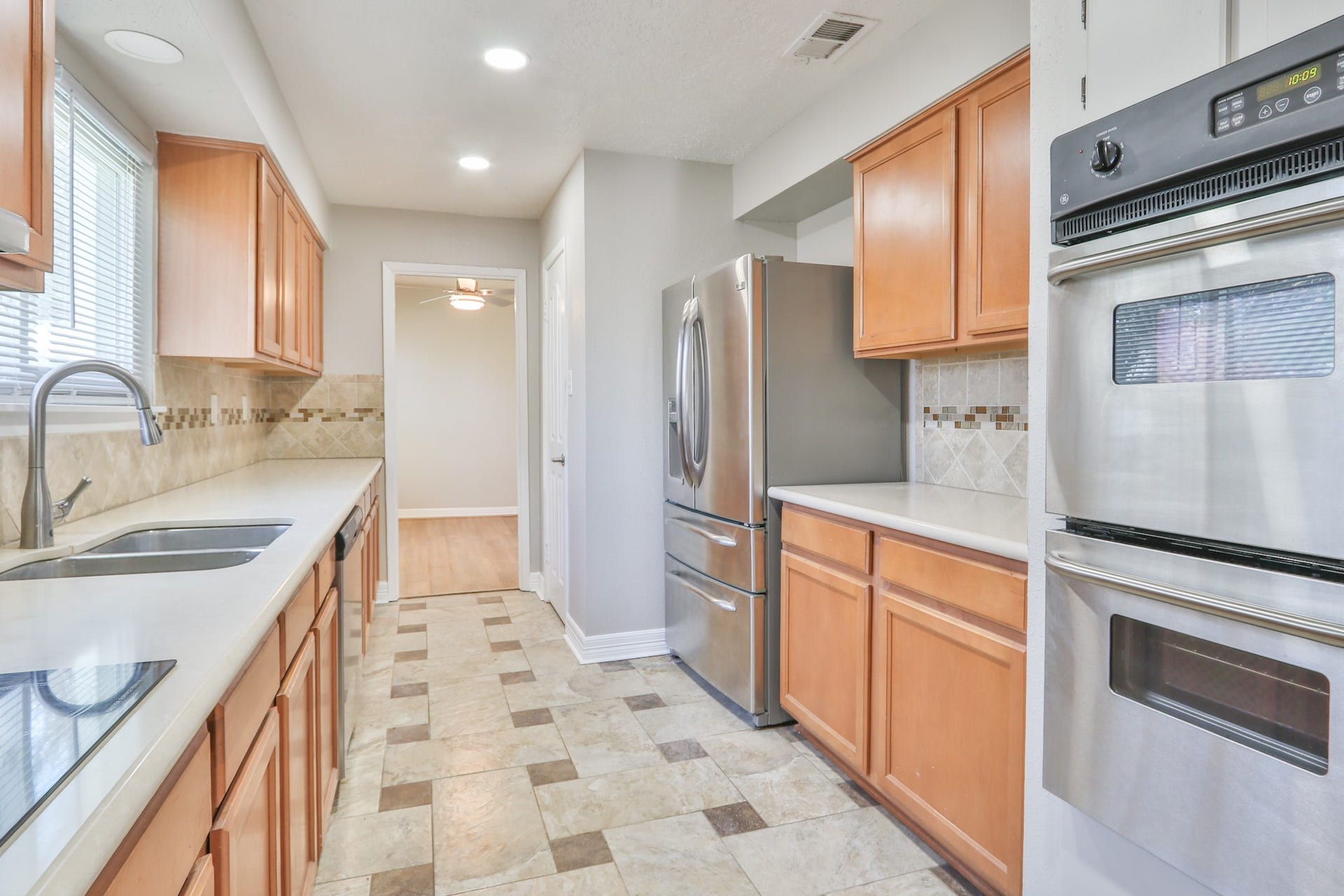 509 Belmont Drive, Friendswood, TX 77546 509 Belmont Drive, Friendswood, TX 77546