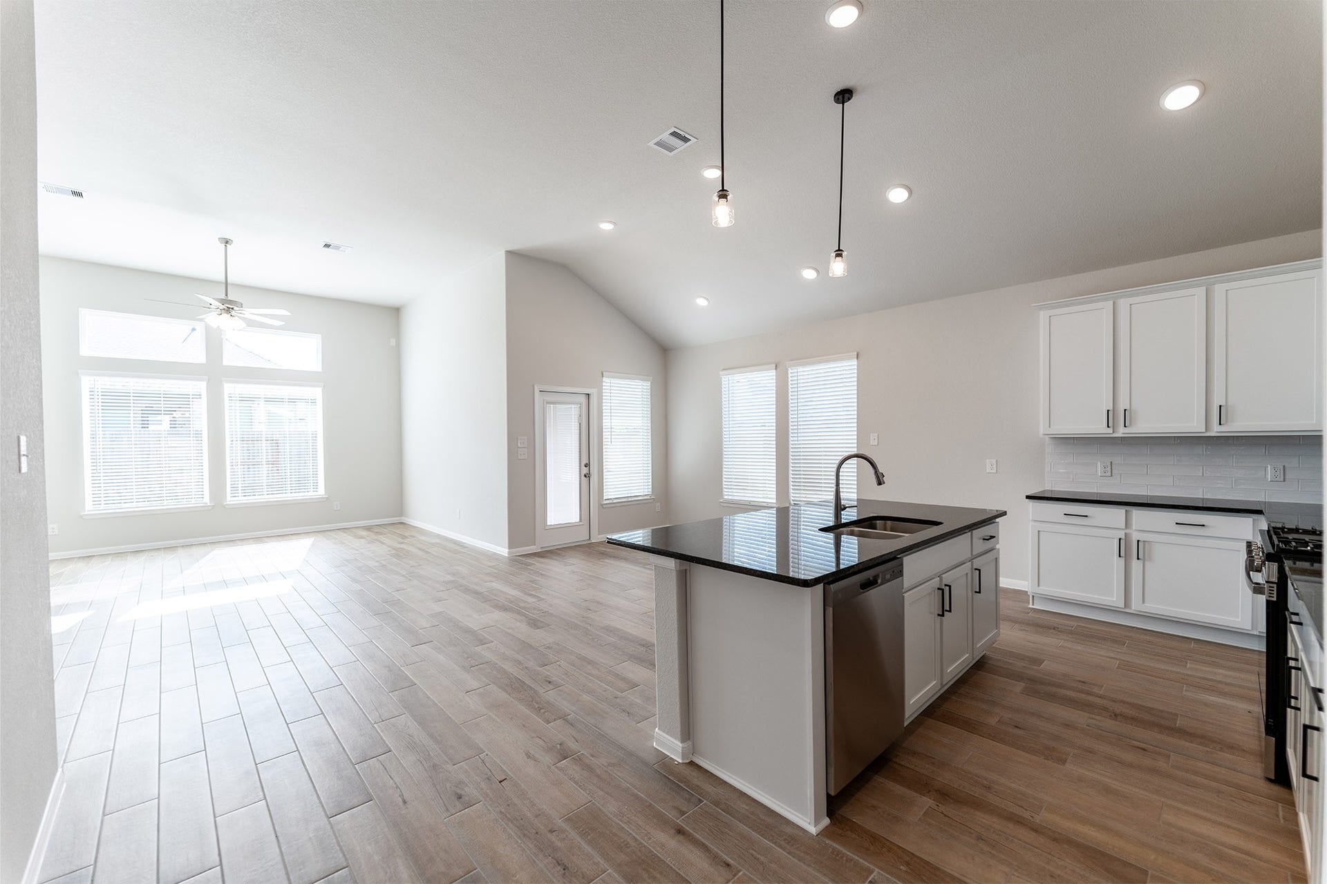 2806 Obsidian Drive, Rosharon, TX 77583 2806 Obsidian Drive, Rosharon, TX 77583