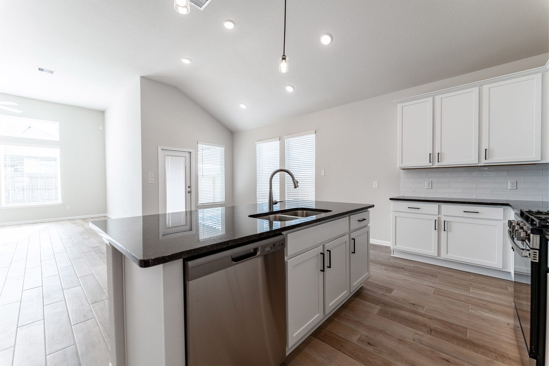 2806 Obsidian Drive, Rosharon, TX 77583 2806 Obsidian Drive, Rosharon, TX 77583