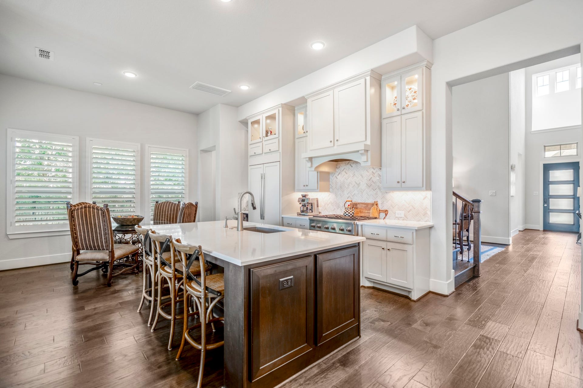 Another view of this fantastic kitchen!