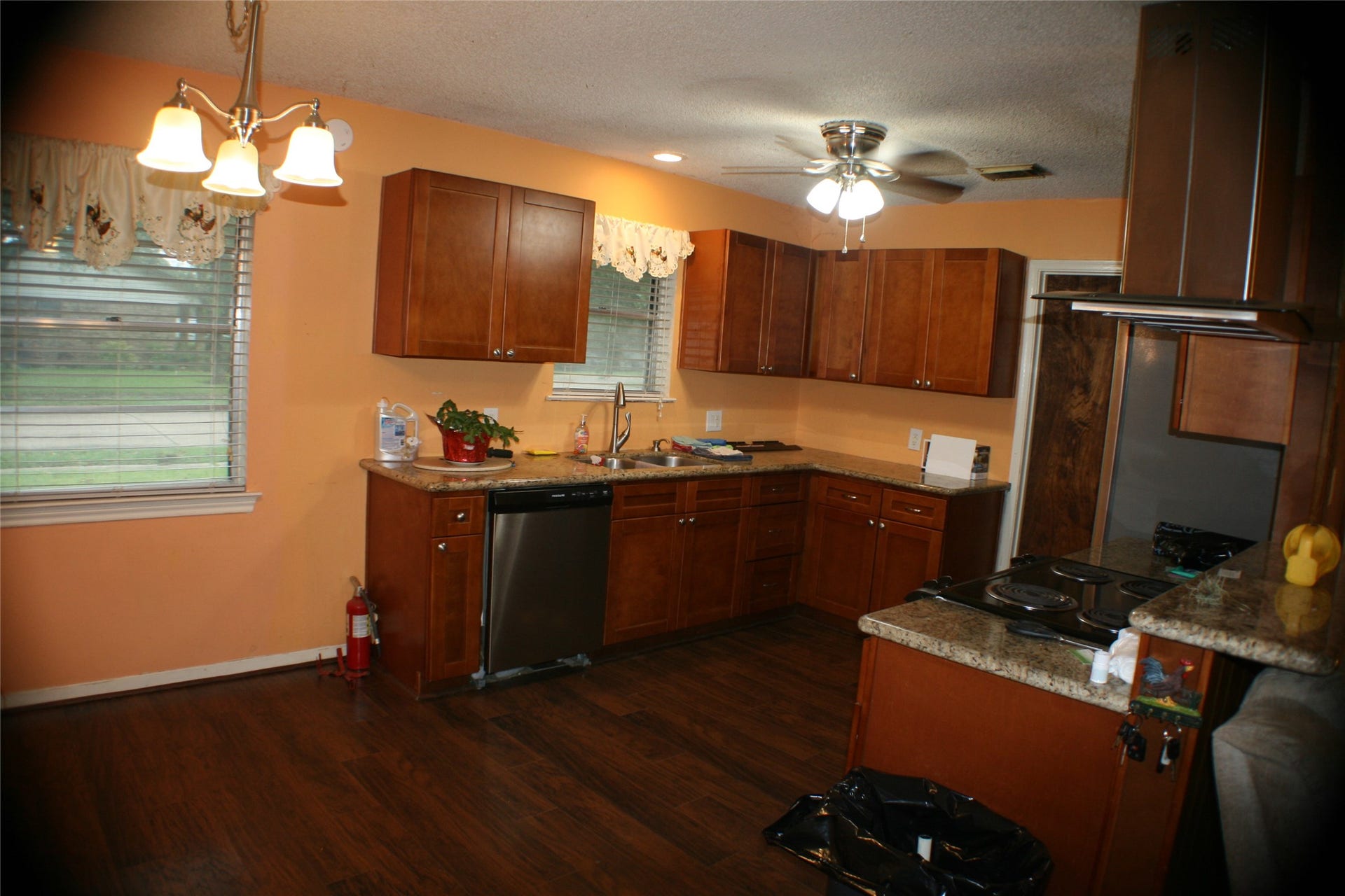 705 Sycamore Street S, Lake Jackson, TX 77566 Kitchen