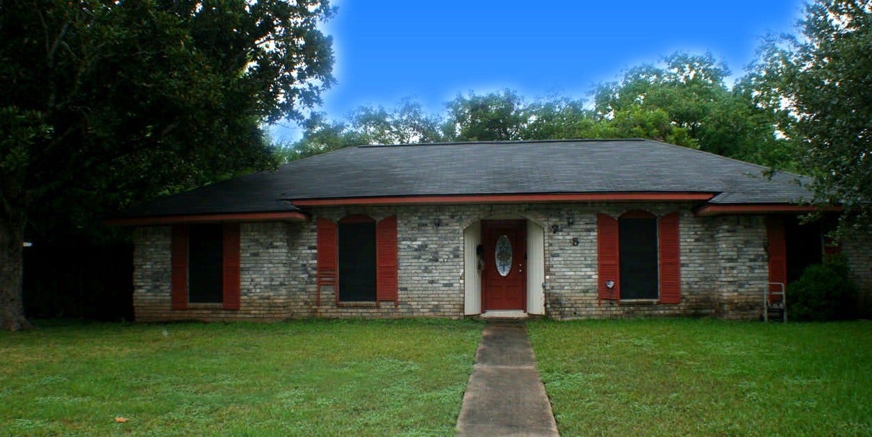 705 Sycamore Street S, Lake Jackson, TX 77566 Front of Home