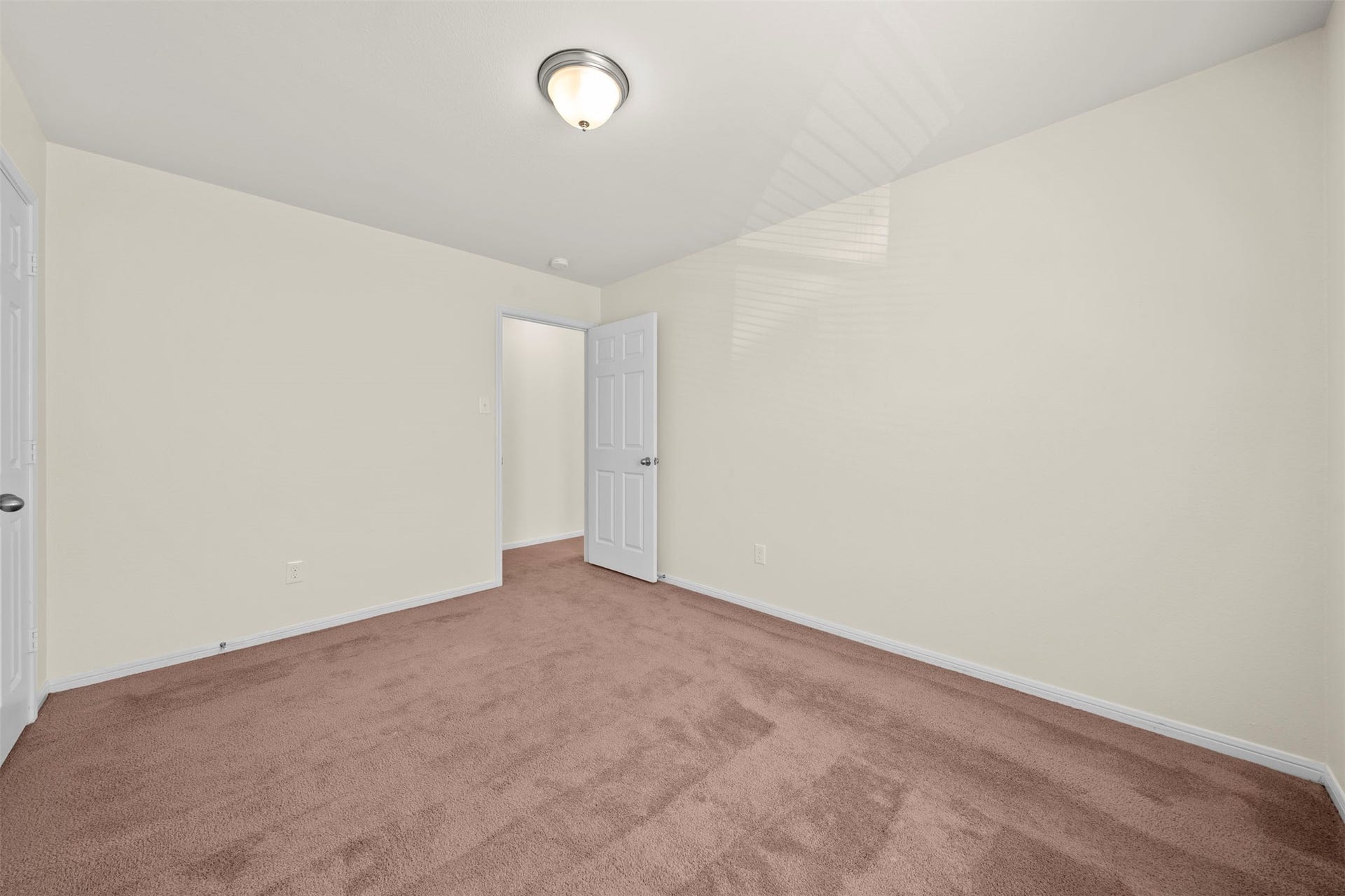 12939 Almeda Crossing Court, Houston, TX 77048 VIRTUALLY STAGED