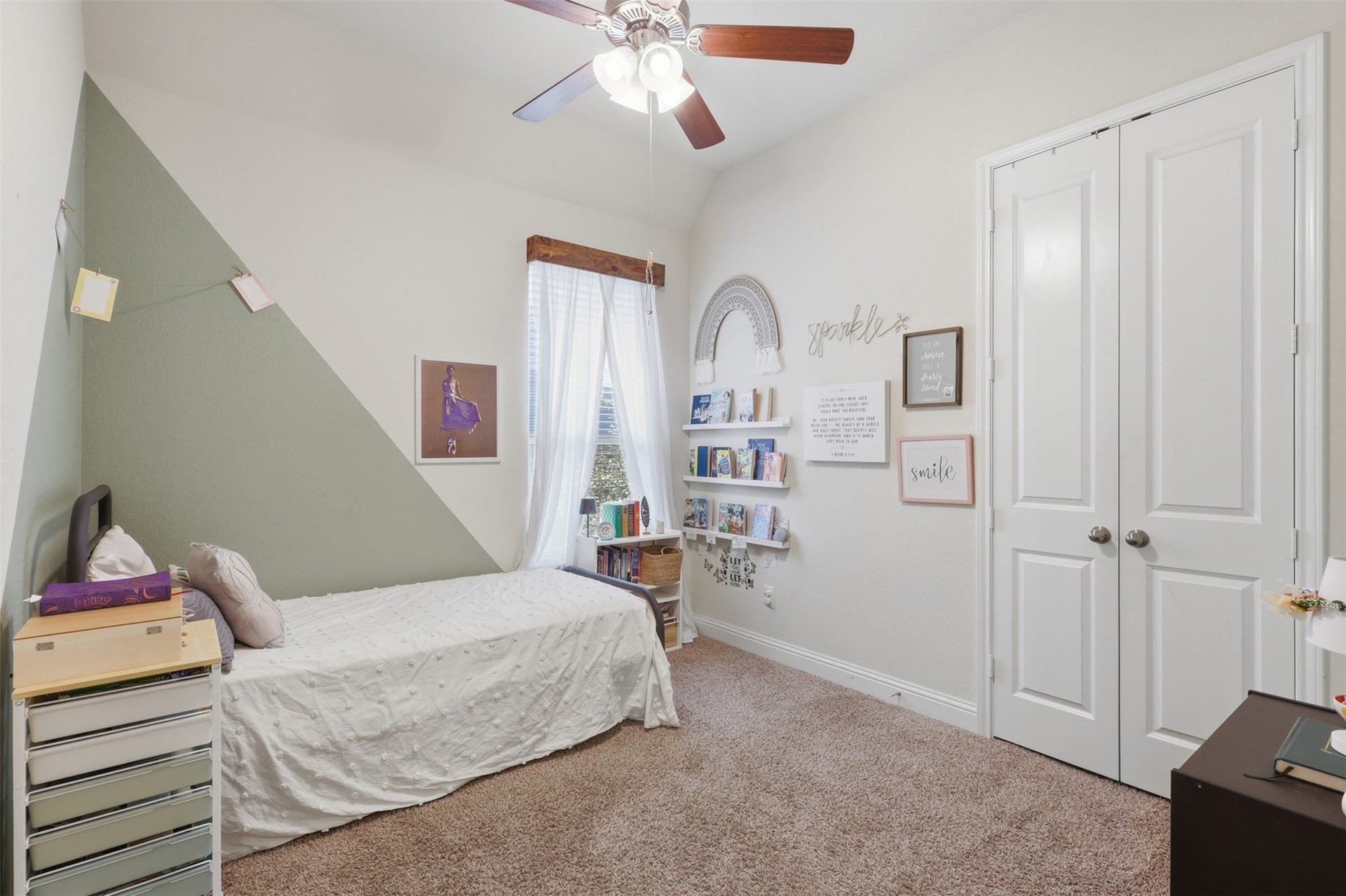 29622 Pewter Run Lane, Katy, TX 77494 This is a spacious secondary bedroom with large closet.