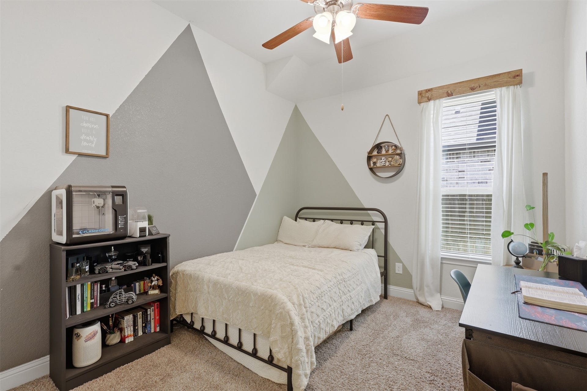 29622 Pewter Run Lane, Katy, TX 77494 Secondary bedroom with neutral finishes.