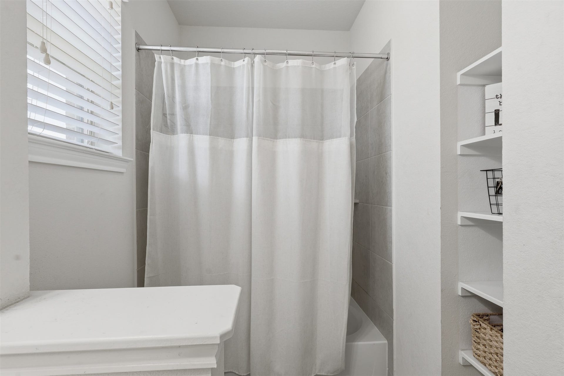 29622 Pewter Run Lane, Katy, TX 77494 Another view of the secondary bathroom.