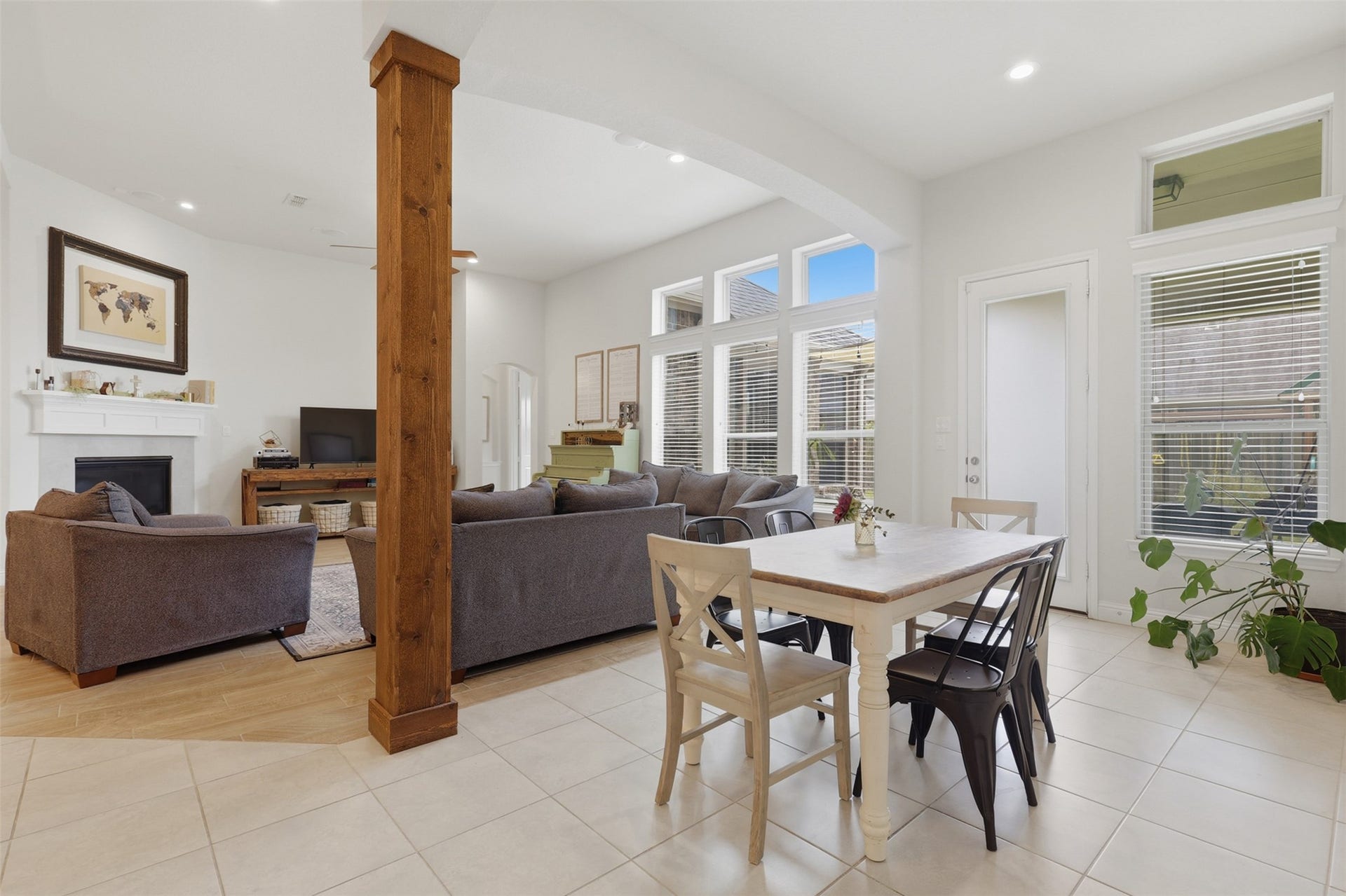 29622 Pewter Run Lane, Katy, TX 77494 Breakfast area with plenty of room for everyday dining.