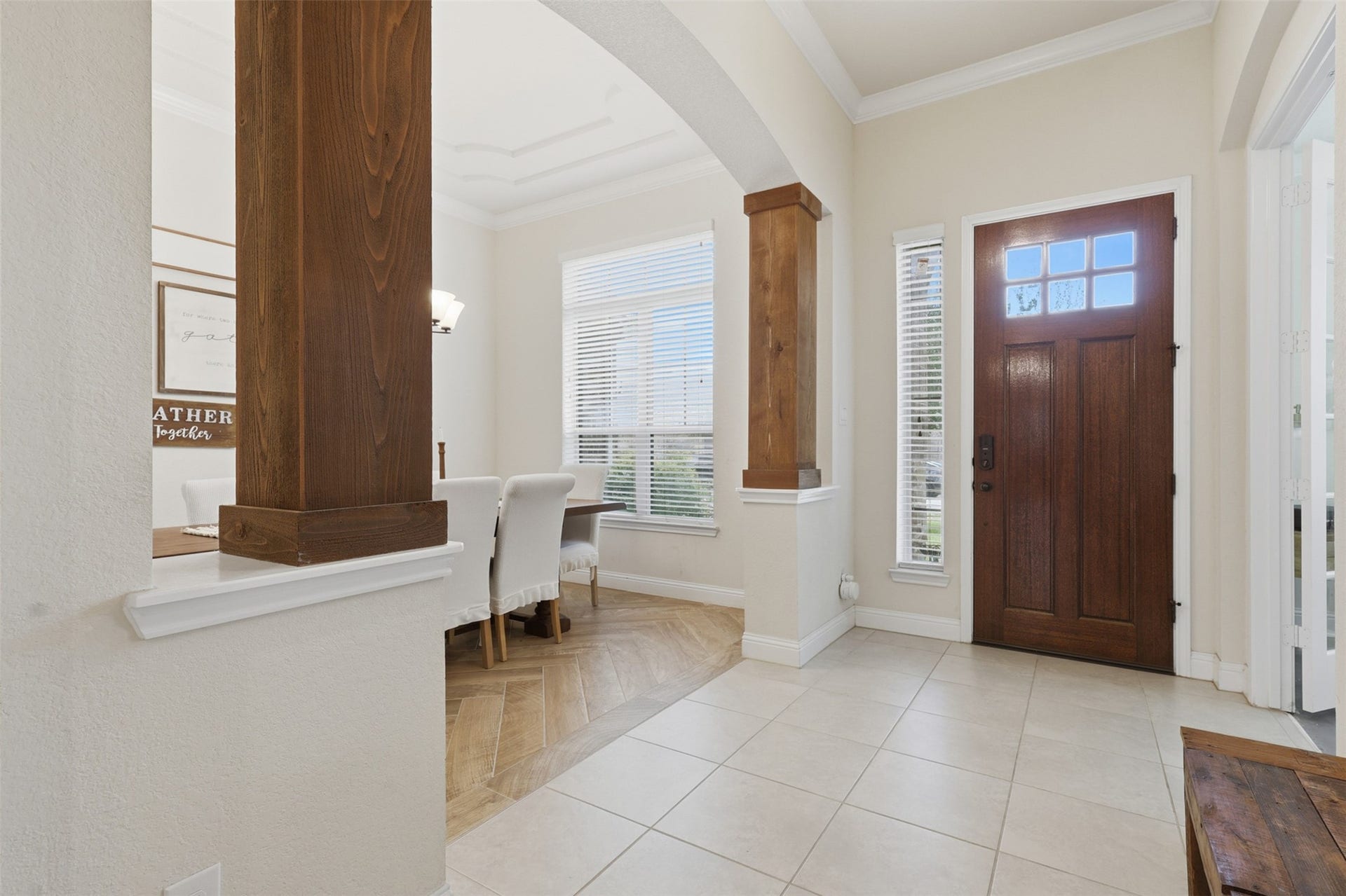 29622 Pewter Run Lane, Katy, TX 77494 Bright entry foyer with soaring ceilings and architectural details.