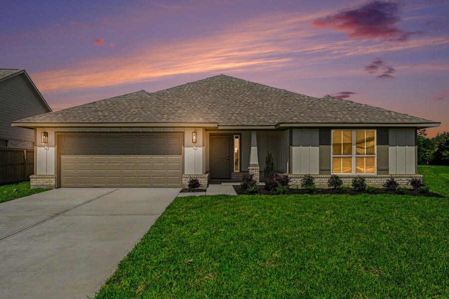 Property photo for 8 Gemstone Court, Angleton, TX