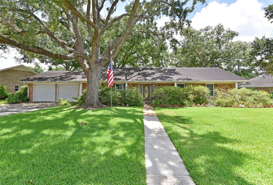 Property photo for 1901 Laurel Oaks Drive, Richmond, TX