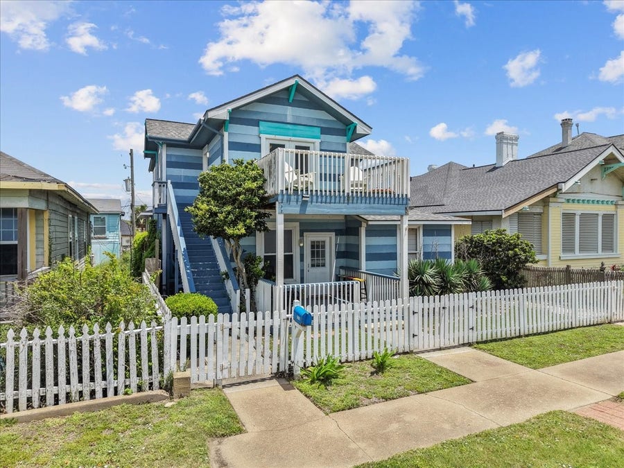 Property photo for 1310 Avenue N 1/2, Galveston, TX