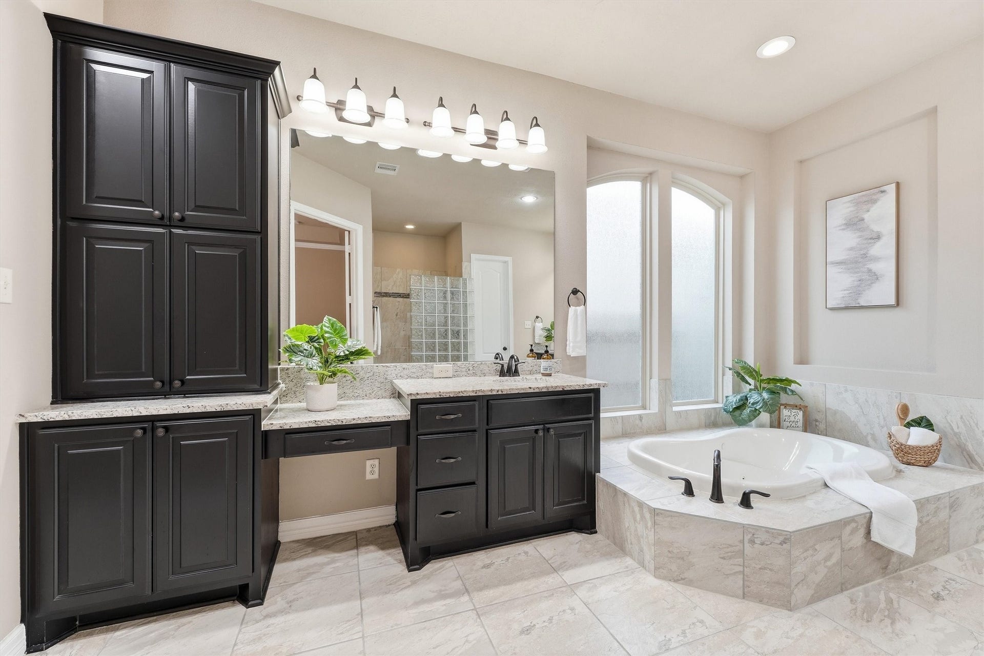 17215 Sages Ravine Drive, Humble, TX 77346 Primary En suite Bathroom