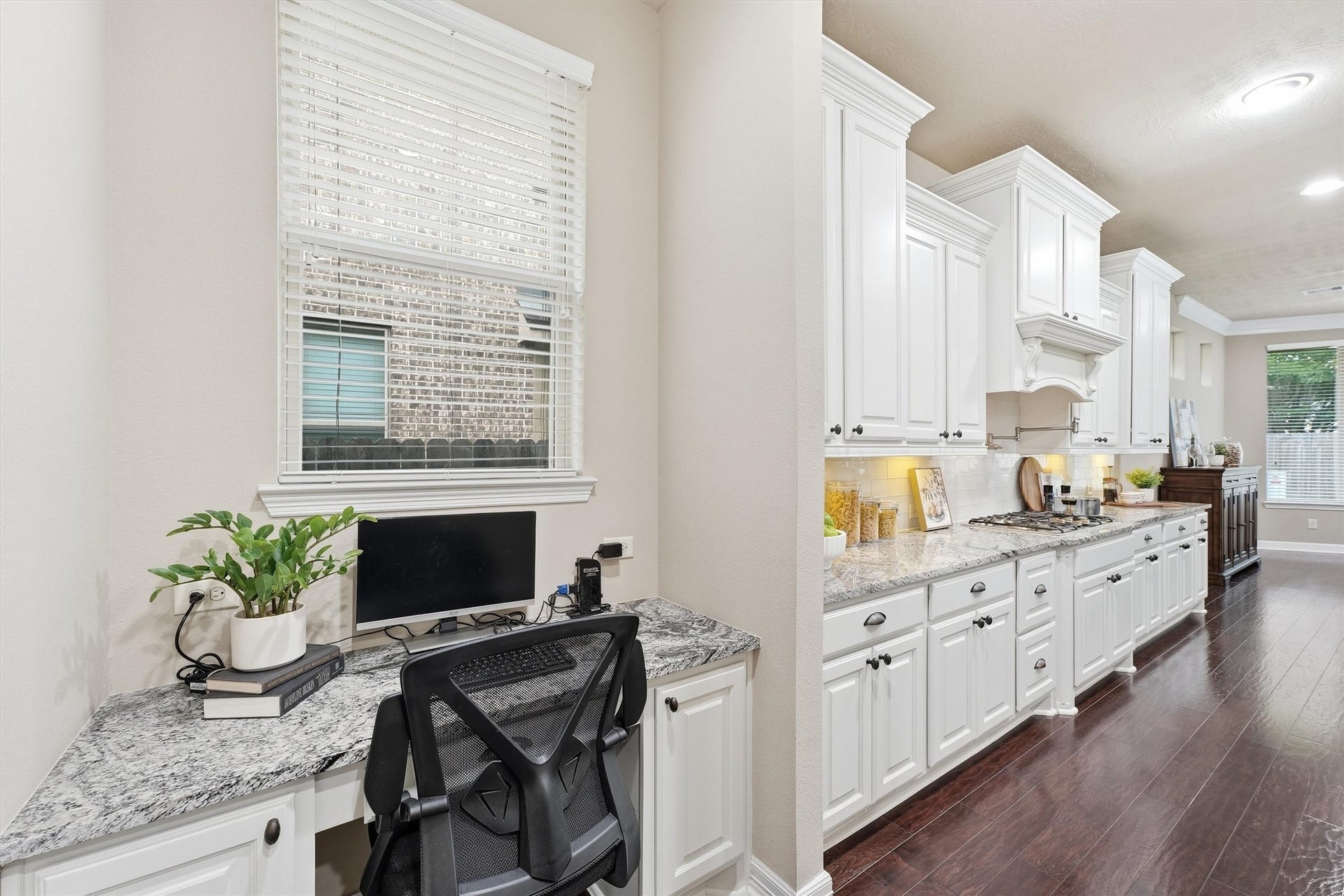 17215 Sages Ravine Drive, Humble, TX 77346 Built-In Kitchen Workstation