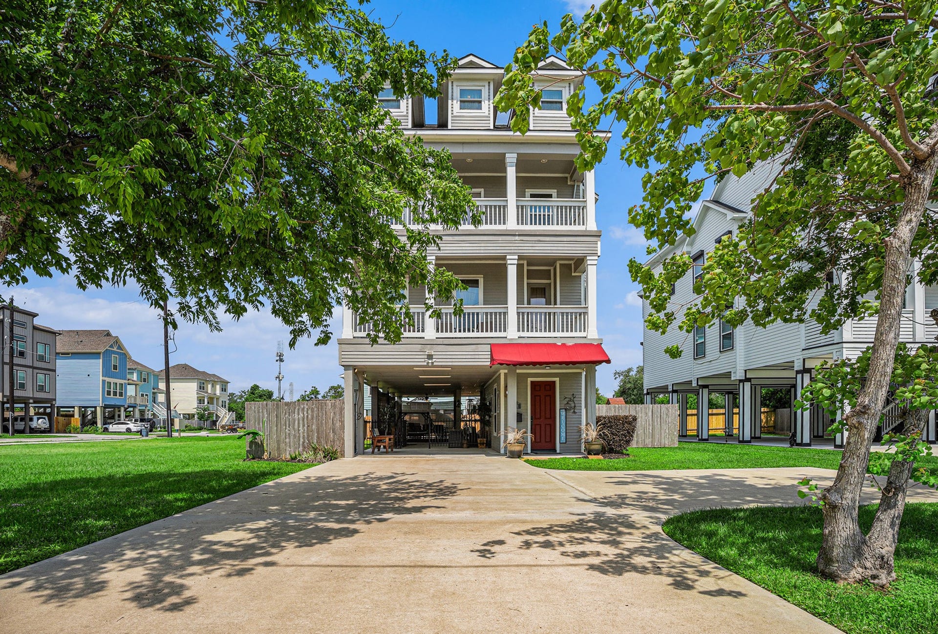 1333 N Meyer Avenue, Seabrook, TX 77586 Welcome to PARADISE!