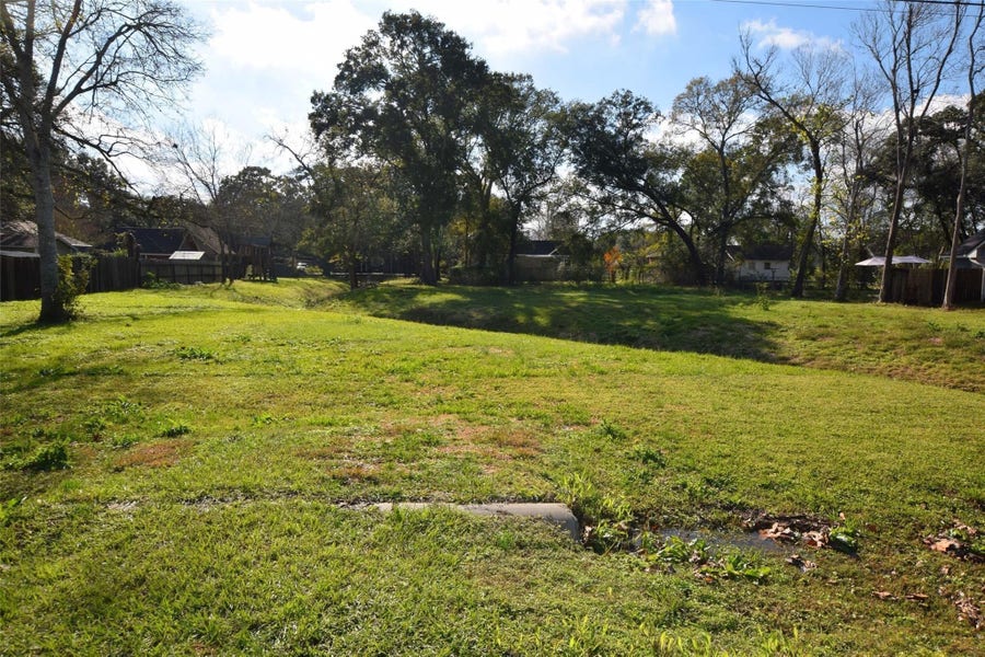 Property photo for 499 N Illinois Avenue, League City, TX
