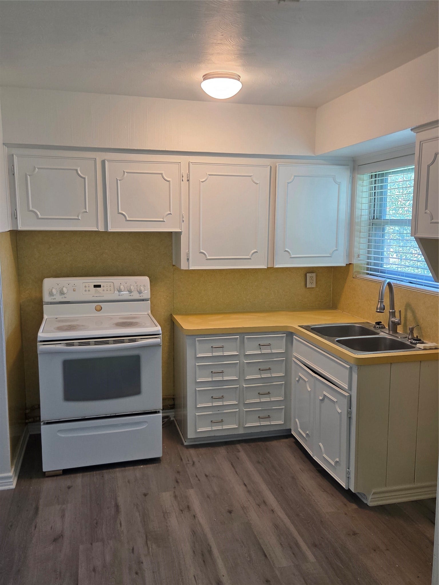 322 Elaine Street, La Marque, TX 77568 Kitchen