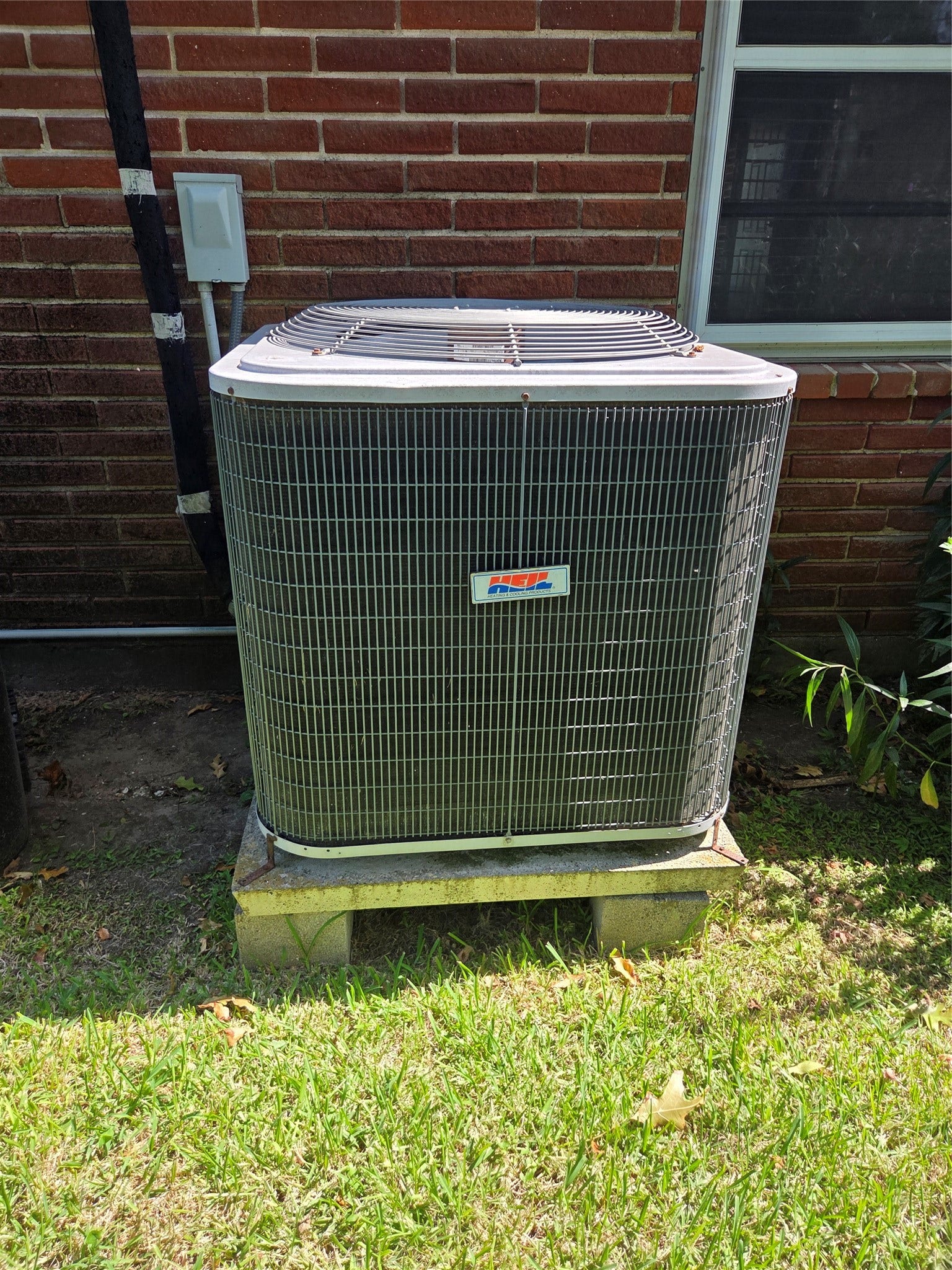 322 Elaine Street, La Marque, TX 77568 Central electric air/gas heat