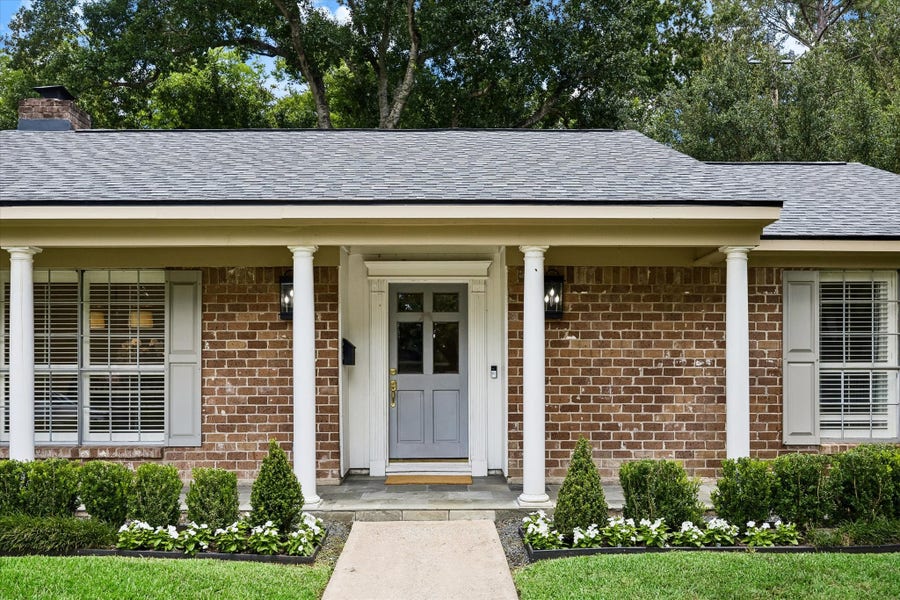 Property photo for 1907 Briarpark Drive, Houston, TX
