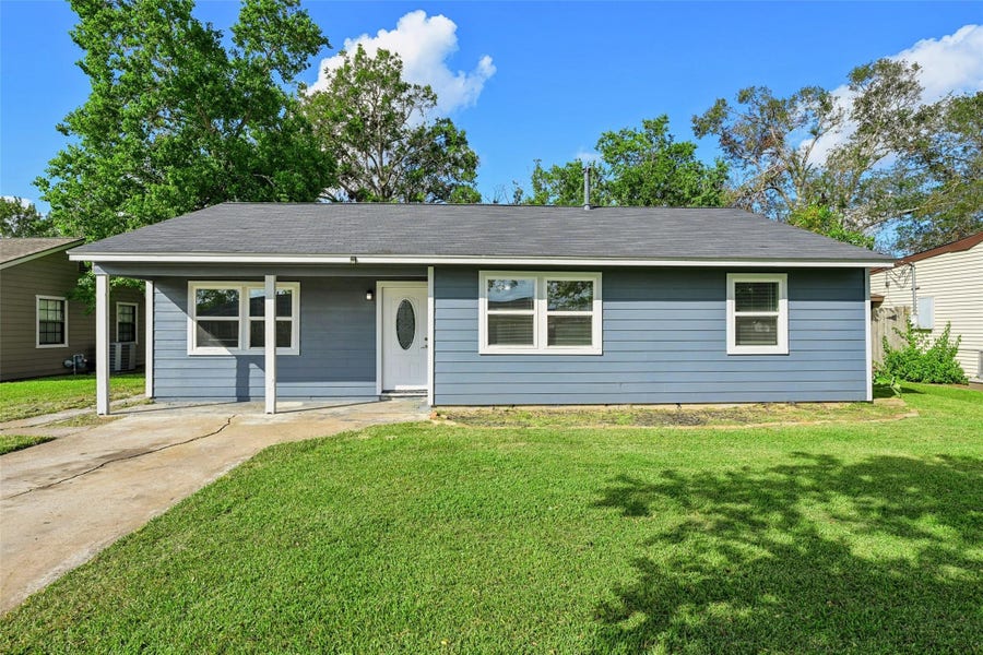 Property photo for 1109 San Felipe Street, Angleton, TX