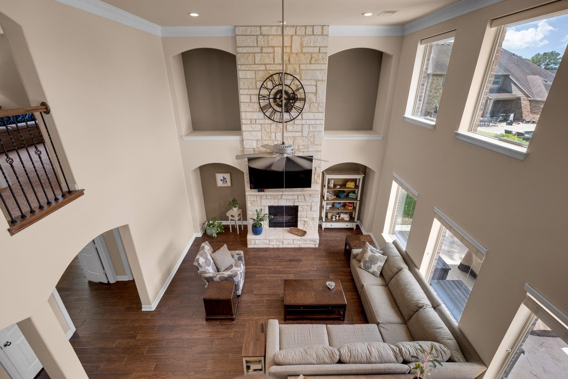 440 Old Orchard Court, Dickinson, TX 77539 The second-floor landing looks down over the entire family room, showing how the arches, niches, and light bank all line up.
