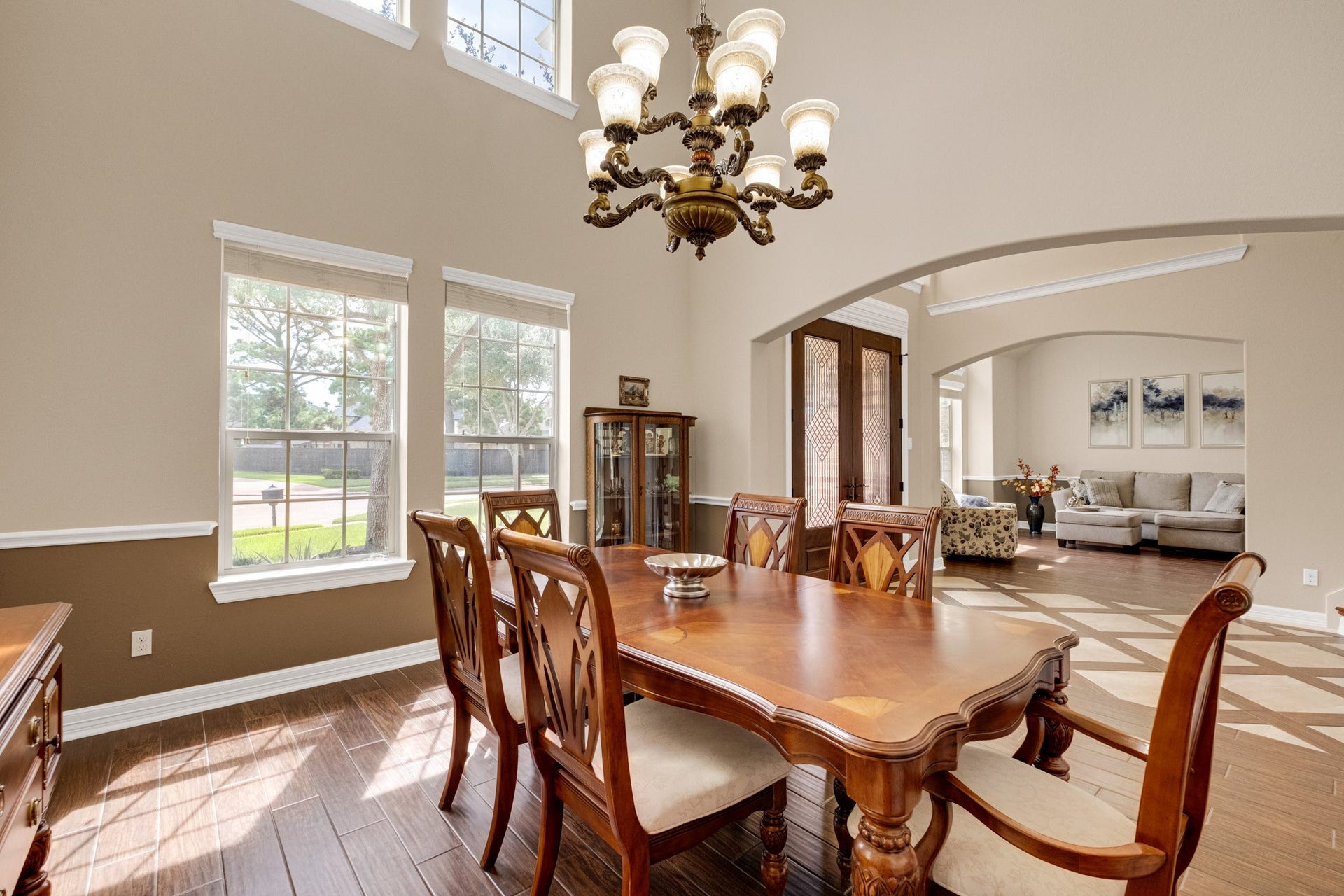 440 Old Orchard Court, Dickinson, TX 77539 From the dining table you look straight through the arched opening to the front doors and formal living beyond - the kind of sightline that makes hosting feel effortless.