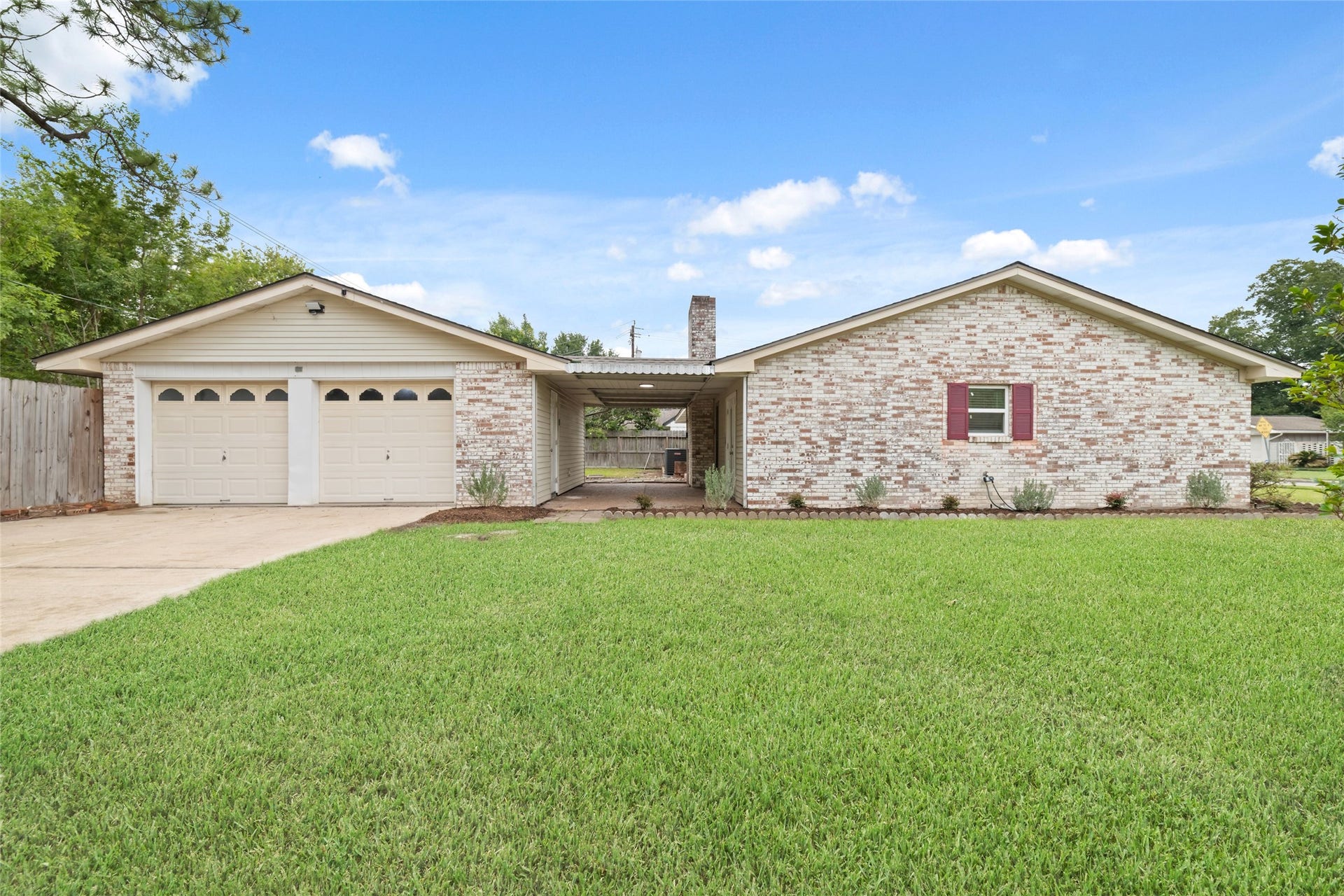 2830 Westerland Drive, Houston, TX 77063 The charm of a classic brick home on a corner lot near Galleria and Park Eight Place / Westchase, with a new roof overhead. The next chapter starts here.