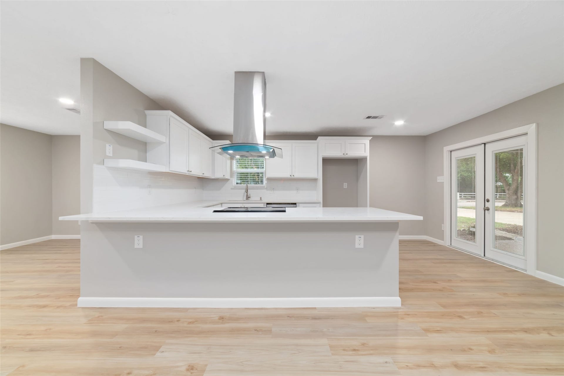 2830 Westerland Drive, Houston, TX 77063 Quartz counters made for rolling dough, setting out appetizers and leaning in for a good conversation.