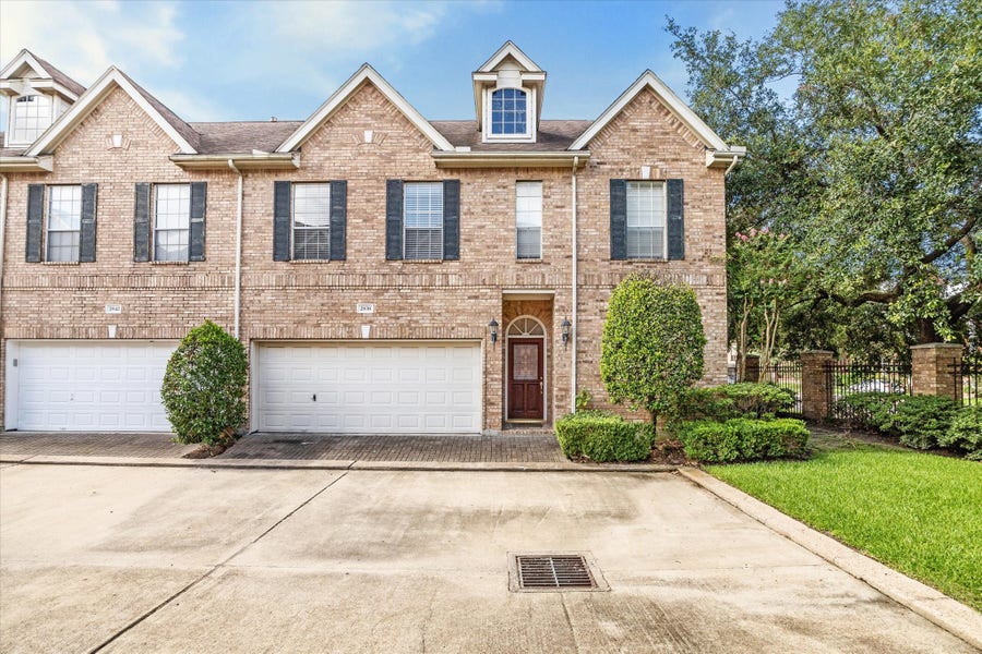 Property photo for 2838 Briarhurst Park, Houston, TX